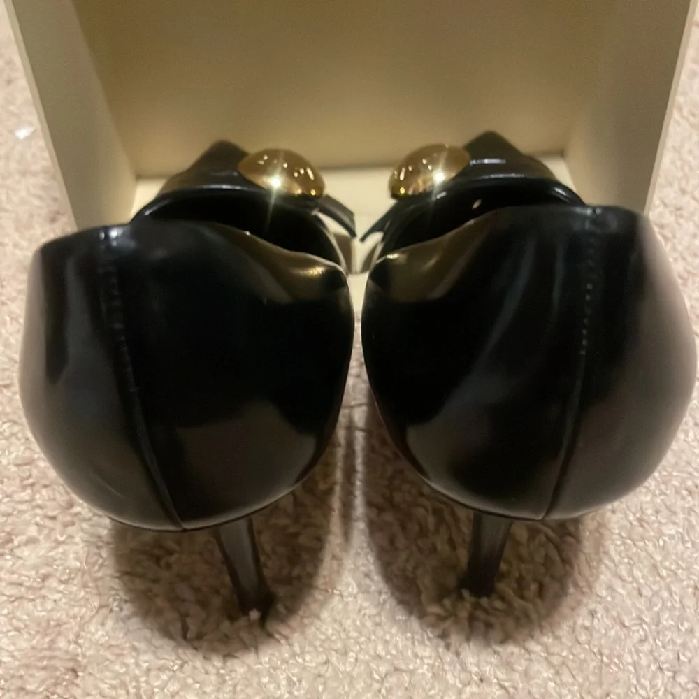 Louis Vuitton’s 3.5” heels continue “climbing the stairway to (fashion) heaven. - Picture 4 of 7